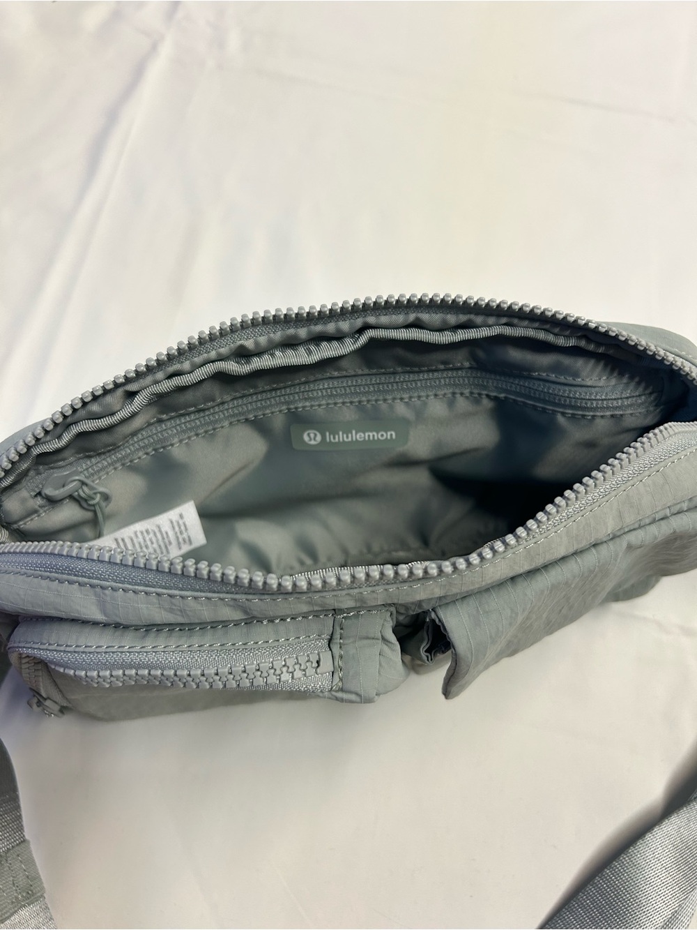 LULULEMON Multi-pocket Crossbody - Picture 3 of 4